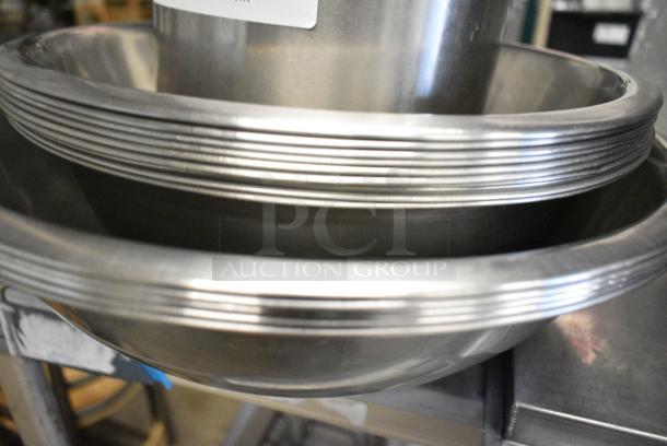 24 Various Metal Items Including Bowls. 24 Times Your Bid! - Image 3 of 3