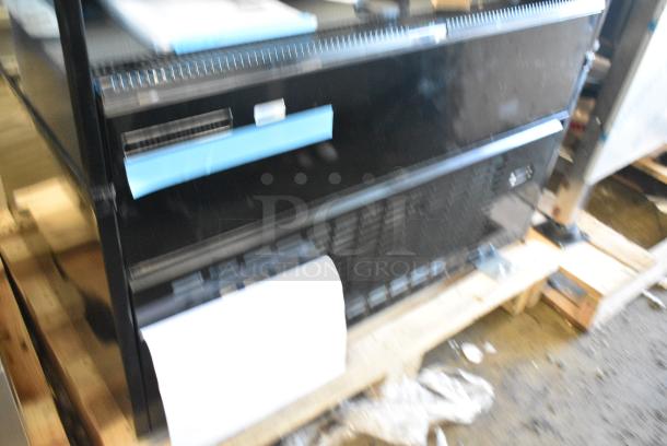 BRAND NEW SCRATCH AND DENT! 2024 Hussmann MDN3575B1A Metal Commercial Grab N Go Merchandiser. See Pictures for Broken Glass. 120 Volts, 1 Phase. Cannot Test Due To Plug Style - Image 3 of 8
