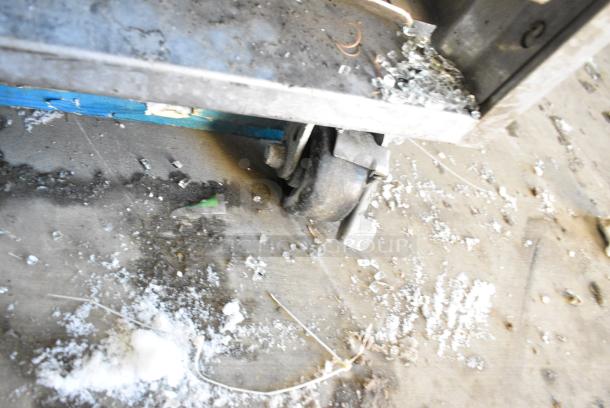Baxter Stainless Steel Commercial Natural Gas Powered Mini Rotating Rack Oven on Pan Rack. See Pictures for Broken Glass. - Image 6 of 10