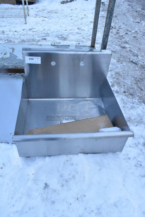 BRAND NEW SCRATCH AND DENT! Stainless Steel Single Bay Sink. - Image 1 of 6