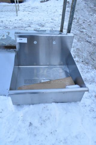 BRAND NEW SCRATCH AND DENT! Stainless Steel Single Bay Sink.