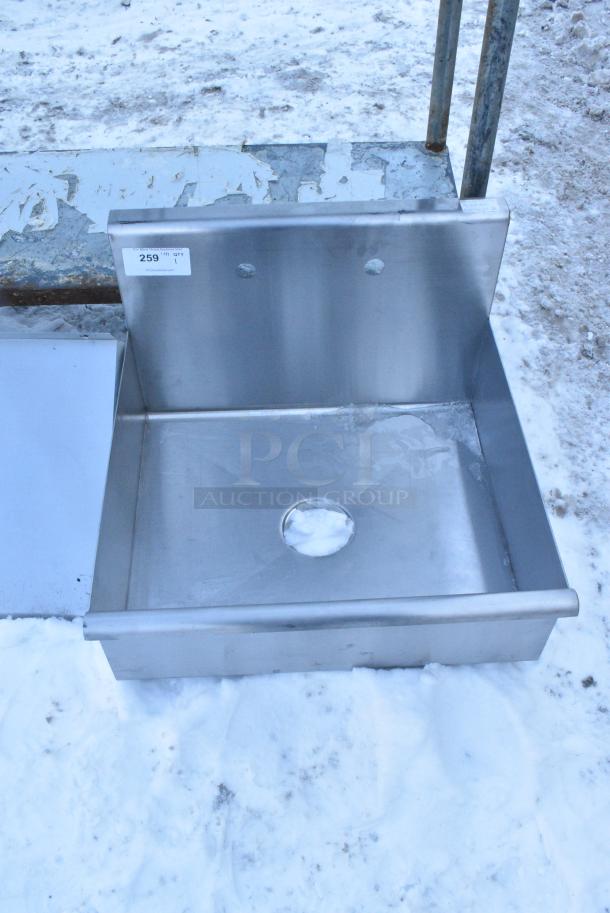 BRAND NEW SCRATCH AND DENT! Stainless Steel Single Bay Sink. - Image 5 of 6
