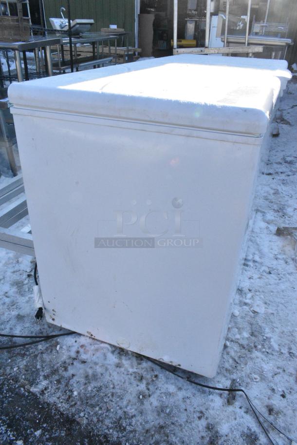 General Electric GE Chest Freezer w/ Hinge Lid. 115 Volts, 1 Phase. - Image 6 of 9