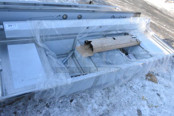 BRAND NEW SCRATCH AND DENT! Steelton 522CS31824LR 90" 18-Gauge Stainless Steel Three Compartment Commercial Sink with 2 Drainboards - 18" x 24" x 12" Bowls. No Legs. - Image 1 of 7