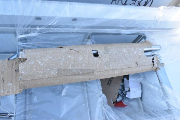 BRAND NEW SCRATCH AND DENT! Steelton 522CS31824LR 90" 18-Gauge Stainless Steel Three Compartment Commercial Sink with 2 Drainboards - 18" x 24" x 12" Bowls. No Legs. - Image 2 of 7