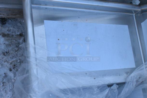 BRAND NEW SCRATCH AND DENT! Steelton 522CS31824LR 90" 18-Gauge Stainless Steel Three Compartment Commercial Sink with 2 Drainboards - 18" x 24" x 12" Bowls. No Legs. - Image 4 of 7