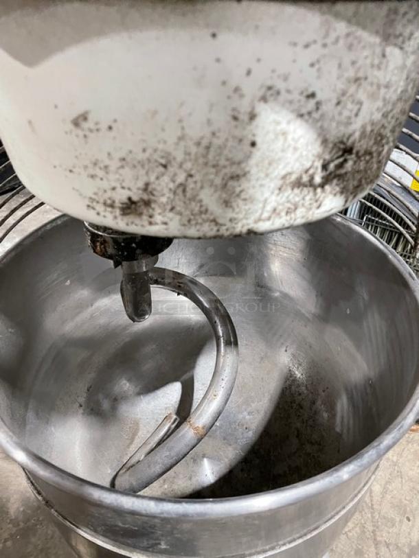 Fleetwood Star Mix Commercial Floor Model 30 Quart Planetary Mixer! With Stainless Steel Bowl Guard & Mixing Bowl! With Dough Hook Attachment! Model: PL30HA SN: 319282! 115V 1 Phase! - Image 7 of 12