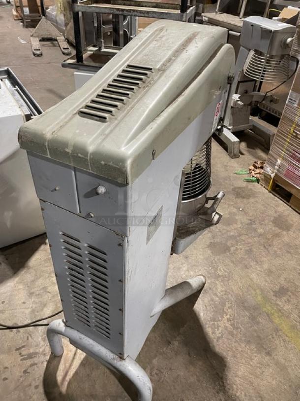 Fleetwood Star Mix Commercial Floor Model 30 Quart Planetary Mixer! With Stainless Steel Bowl Guard & Mixing Bowl! With Dough Hook Attachment! Model: PL30HA SN: 319282! 115V 1 Phase! - Image 11 of 12