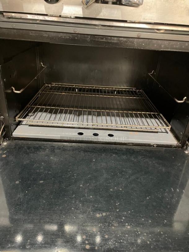 Vulcan Commercial Stainless Steel Natural Gas Powered 6 Burner Range/Oven Combo! With Back Splash & Overhead Salamander Shelf! With Wired Oven Rack! On Legs! - Image 5 of 11