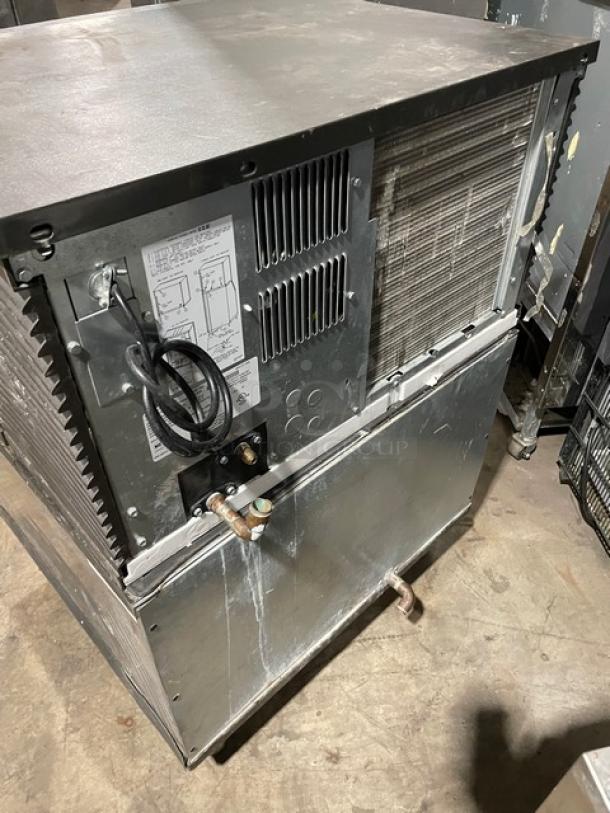 Manitowoc Indigo Series Commercial Stainless Steel Air Cooled Half Cube Ice Machine Head! Energy Star Certified! Model: IY0304A-161 SN: 1120177927! With Manitowoc Commercial Ice Bin! Model: B170 SN: 1120123071! 115V 1 Phase! On Legs! - Image 3 of 13