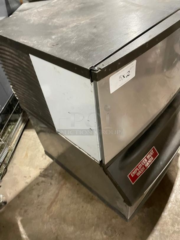 Manitowoc Indigo Series Commercial Stainless Steel Air Cooled Half Cube Ice Machine Head! Energy Star Certified! Model: IY0304A-161 SN: 1120177927! With Manitowoc Commercial Ice Bin! Model: B170 SN: 1120123071! 115V 1 Phase! On Legs! - Image 4 of 13