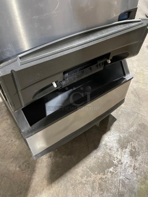 Manitowoc Indigo Series Commercial Stainless Steel Air Cooled Half Cube Ice Machine Head! Energy Star Certified! Model: IY0304A-161 SN: 1120177927! With Manitowoc Commercial Ice Bin! Model: B170 SN: 1120123071! 115V 1 Phase! On Legs! - Image 6 of 13
