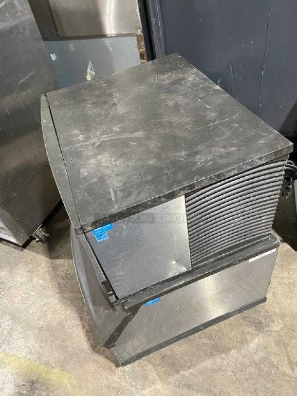 Manitowoc Indigo Series Commercial Stainless Steel Air Cooled Half Cube Ice Machine Head! Energy Star Certified! Model: IY0304A-161 SN: 1120177927! With Manitowoc Commercial Ice Bin! Model: B170 SN: 1120123071! 115V 1 Phase! On Legs! - Image 13 of 13