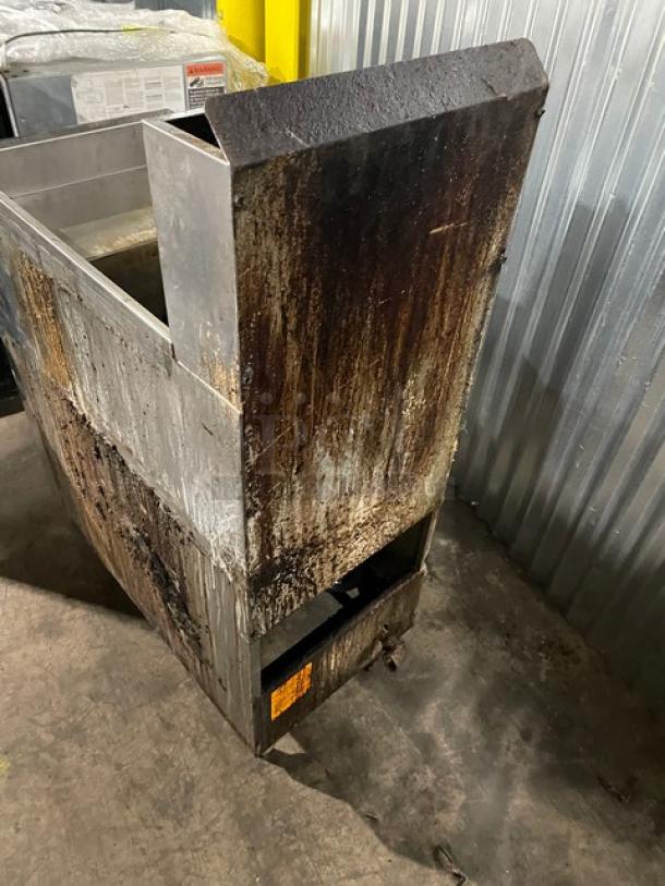 American Range Commercial Stainless Steel Natural Gas Powered Deep Fat Fryer! With Back Splash! On Legs! - Image 3 of 10