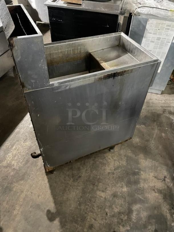 American Range Commercial Stainless Steel Natural Gas Powered Deep Fat Fryer! With Back Splash! On Legs! - Image 4 of 10