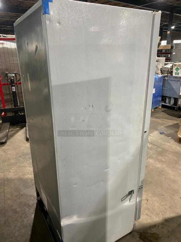 Frigidaire By Electrolux Commercial White Single Door Reach In Upright Free-Standing Freezer! With Poly Coated Wire Racks! Model: FFFU21M1QWF SN: WB94375615! 115V 1 Phase! - Image 4 of 9