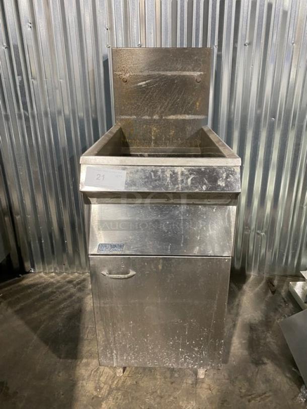 Pitco Frialator Series Commercial Stainless Steel Natural Gas Powered Deep Fat Fryer! With Back Splash! On Legs! - Image 1 of 9