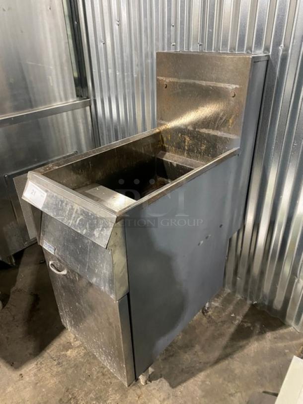 Pitco Frialator Series Commercial Stainless Steel Natural Gas Powered Deep Fat Fryer! With Back Splash! On Legs! - Image 2 of 9