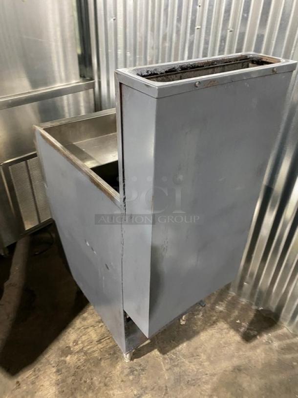 Pitco Frialator Series Commercial Stainless Steel Natural Gas Powered Deep Fat Fryer! With Back Splash! On Legs! - Image 3 of 9