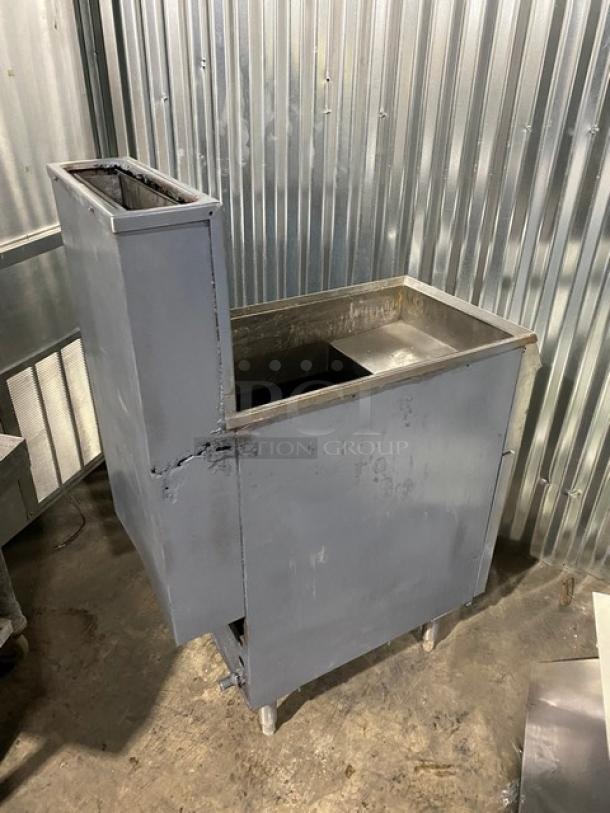 Pitco Frialator Series Commercial Stainless Steel Natural Gas Powered Deep Fat Fryer! With Back Splash! On Legs! - Image 4 of 9