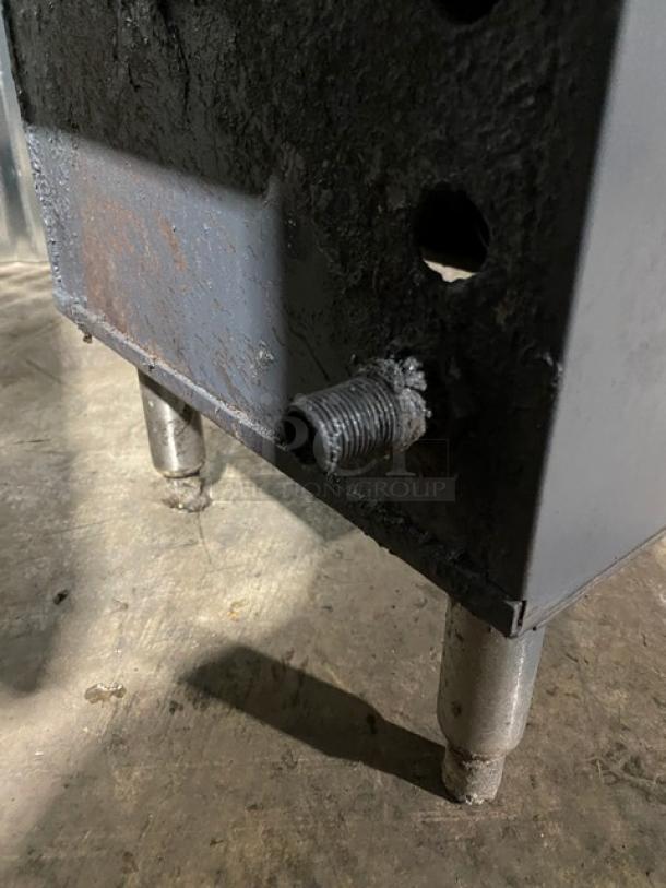Pitco Frialator Series Commercial Stainless Steel Natural Gas Powered Deep Fat Fryer! With Back Splash! On Legs! - Image 8 of 9