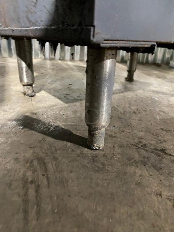Pitco Frialator Series Commercial Stainless Steel Natural Gas Powered Deep Fat Fryer! With Back Splash! On Legs! - Image 9 of 9
