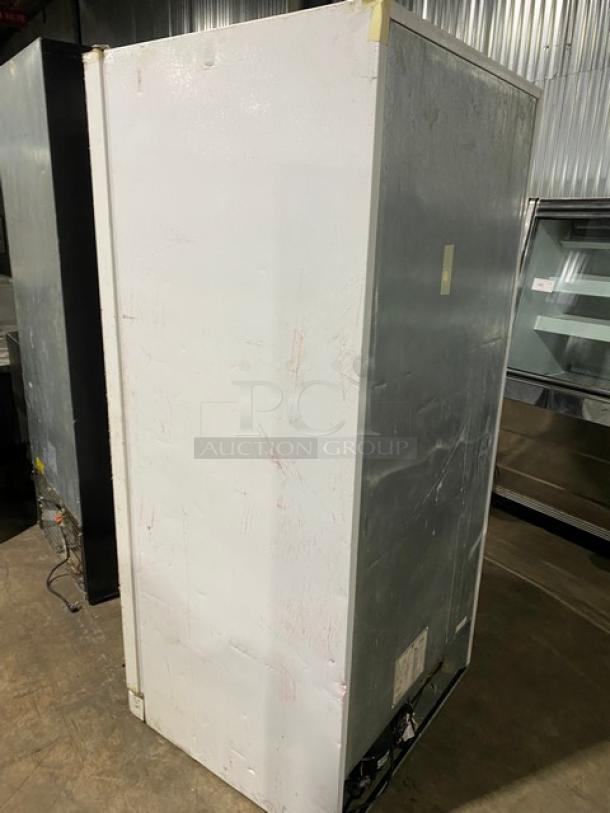 Frigidaire By Electrolux Commercial White Single Door Reach In Upright Free-Standing Freezer! Energy Star Certified! With Poly Coated Wire Racks! Model: FFFH20F2QWC SN: WB71461162! 115V 1 Phase! - Image 4 of 9