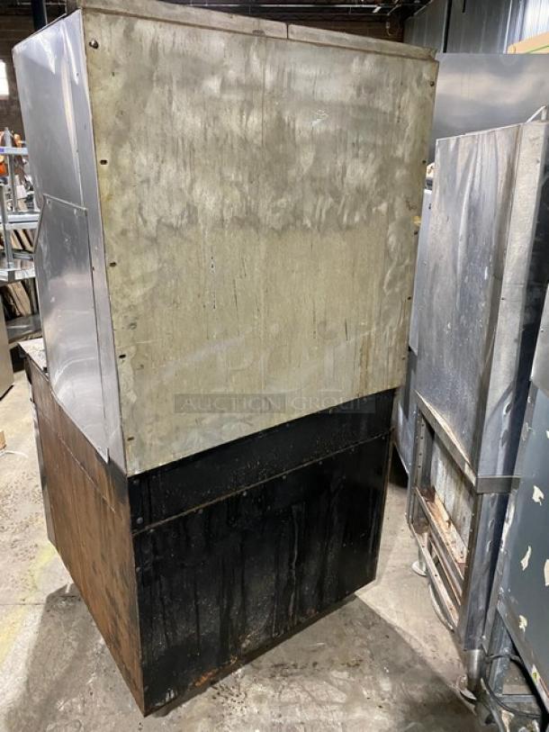 Garland Commercial Stainless Steel Natural Gas Powered 4 Burner Range/Oven Combo! With Back & Right-Side Splash! With Enclosed Type Overhead Salamander Shelf! On Casters! - Image 3 of 10