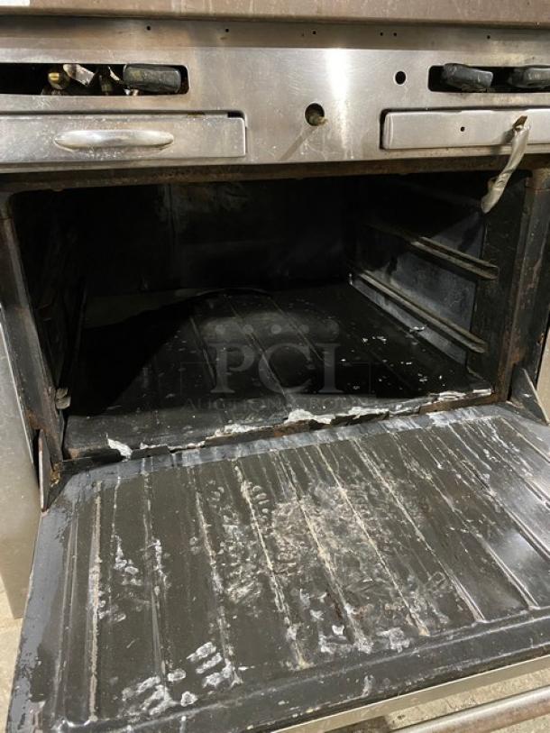 Garland Commercial Stainless Steel Natural Gas Powered 4 Burner Range/Oven Combo! With Back & Right-Side Splash! With Enclosed Type Overhead Salamander Shelf! On Casters! - Image 6 of 10