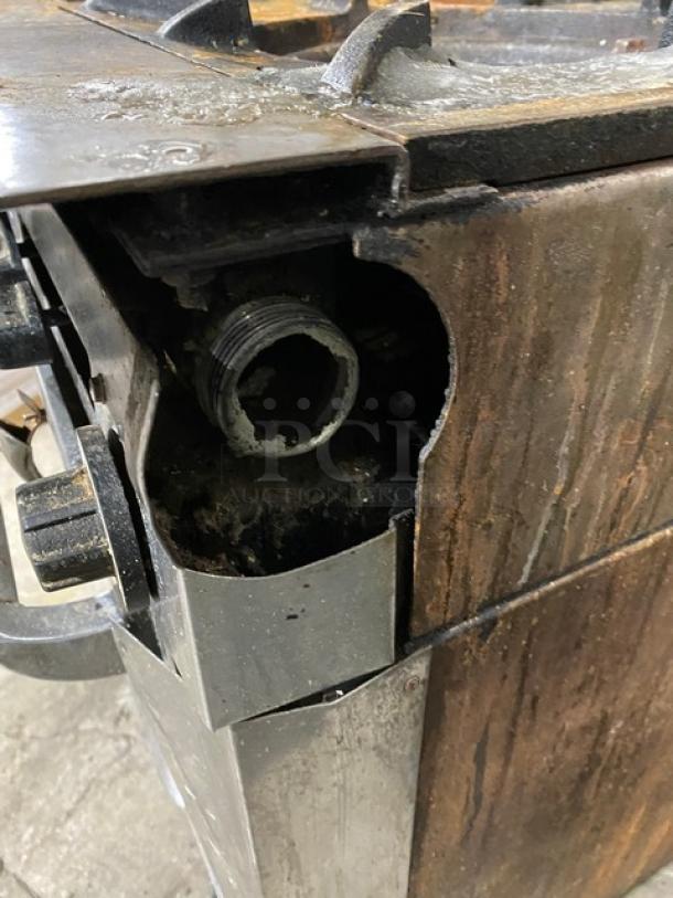 Garland Commercial Stainless Steel Natural Gas Powered 4 Burner Range/Oven Combo! With Back & Right-Side Splash! With Enclosed Type Overhead Salamander Shelf! On Casters! - Image 10 of 10