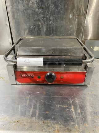 Avantco Commercial Stainless Steel Electric Powered Countertop Panini/Sandwich Press Grill! With Smooth Cast Iron Grates!