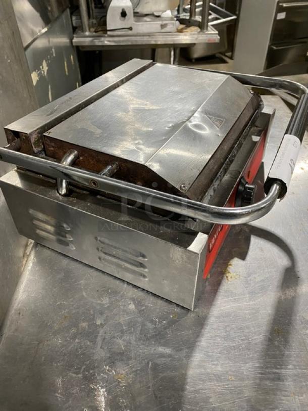 Avantco Commercial Stainless Steel Electric Powered Countertop Panini/Sandwich Press Grill! With Smooth Cast Iron Grates! - Image 4 of 8