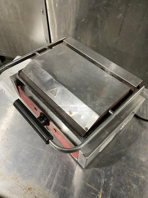 Avantco Commercial Stainless Steel Electric Powered Countertop Panini/Sandwich Press Grill! With Smooth Cast Iron Grates! - Image 8 of 8