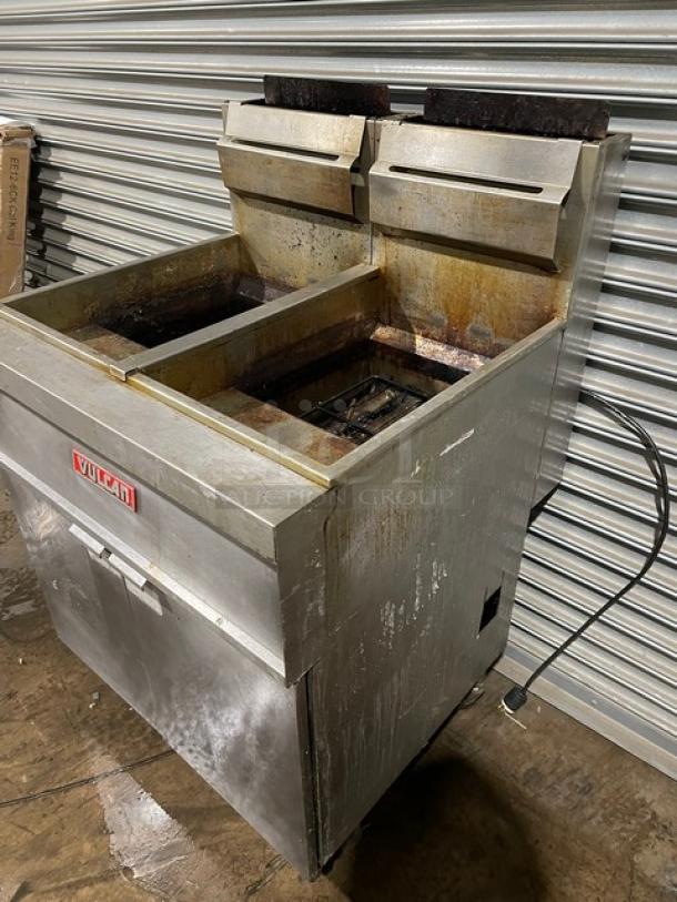 Vulcan Commercial Stainless Steel Natural Gas Powered Double Bay Deep Fat Fryer! With Back Splash & Basket Hangers! - Image 2 of 9