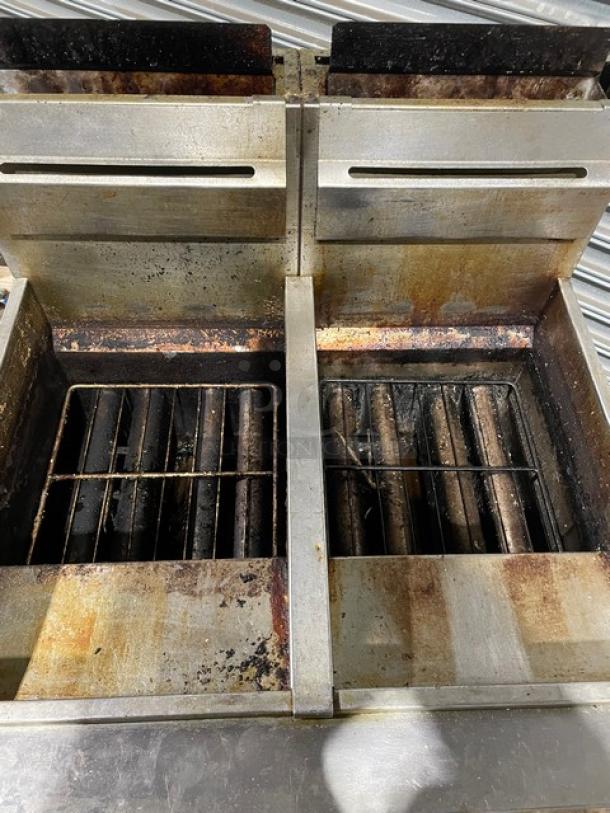 Vulcan Commercial Stainless Steel Natural Gas Powered Double Bay Deep Fat Fryer! With Back Splash & Basket Hangers! - Image 5 of 9