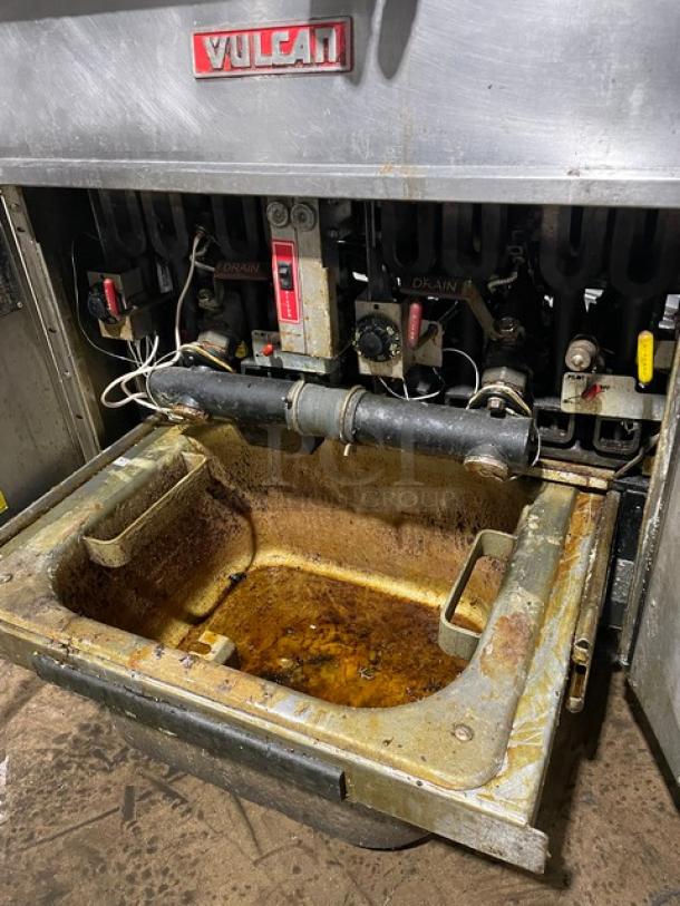 Vulcan Commercial Stainless Steel Natural Gas Powered Double Bay Deep Fat Fryer! With Back Splash & Basket Hangers! - Image 6 of 9