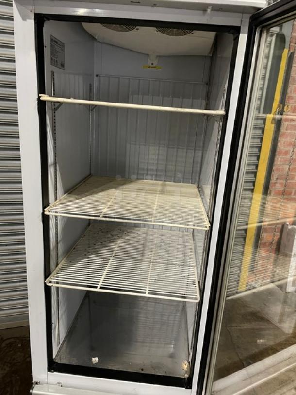 Everest Commercial Single Glass Door Frozen Foods Style Reach In Merchandiser Freezer! With Poly Coated Wire Racks! Model: EMGF23 SN: BMGF2318040020! 115V 1 Phase! - Image 5 of 10