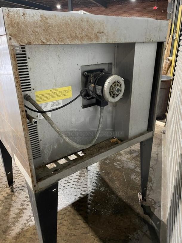 Bakers Pride Cyclone Series Commercial Stainless Steel Natural Gas Powered Single Stack Convection Oven! With Wire Oven Racks! On Legs! - Image 3 of 12