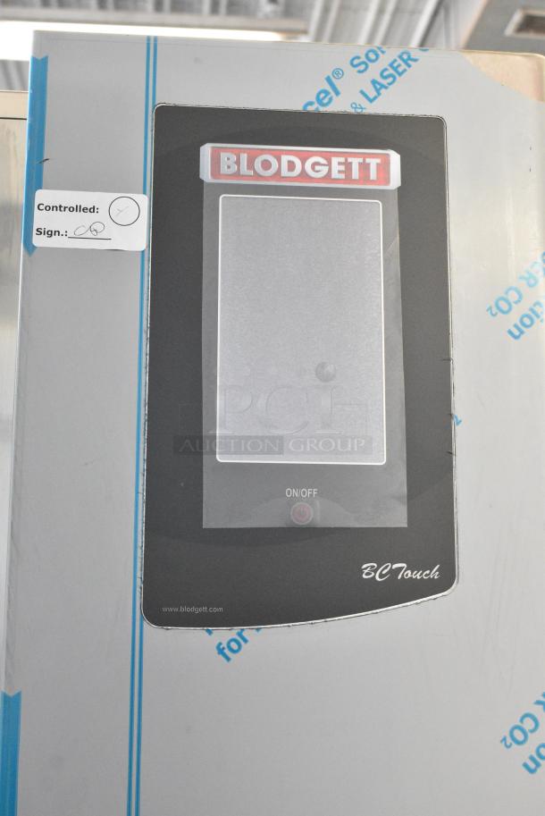 BRAND NEW SCRATCH AND DENT! Blodgett BCP-202/KPE 2.20 Stainless Steel Commercial Electric Powered Roll In Rack Combi Convection Oven w/ View Through Door and Metal Pan Transport Rack. 208 Volts, 3 Phase. - Image 4 of 7