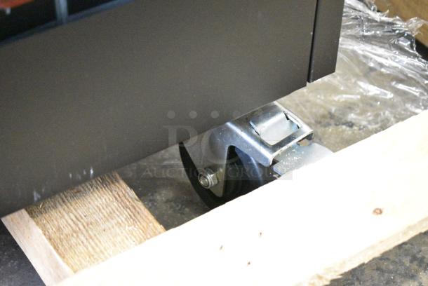 BRAND NEW SCRATCH AND DENT! Kool-it KII 280 Metal Commercial Dual Temperature Island Case on Commercial Casters. 115 Volts, 1 Phase. Cannot Test Due To Plug Style - Image 4 of 8