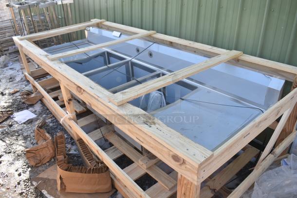 BRAND NEW SCRATCH AND DENT! Regency 600S31824224 84 1/2" 16-Gauge Stainless Steel Three Compartment Commercial Sink with 1 Drainboard - 18" x 24" x 14" Bowls. No Legs. - Image 2 of 4