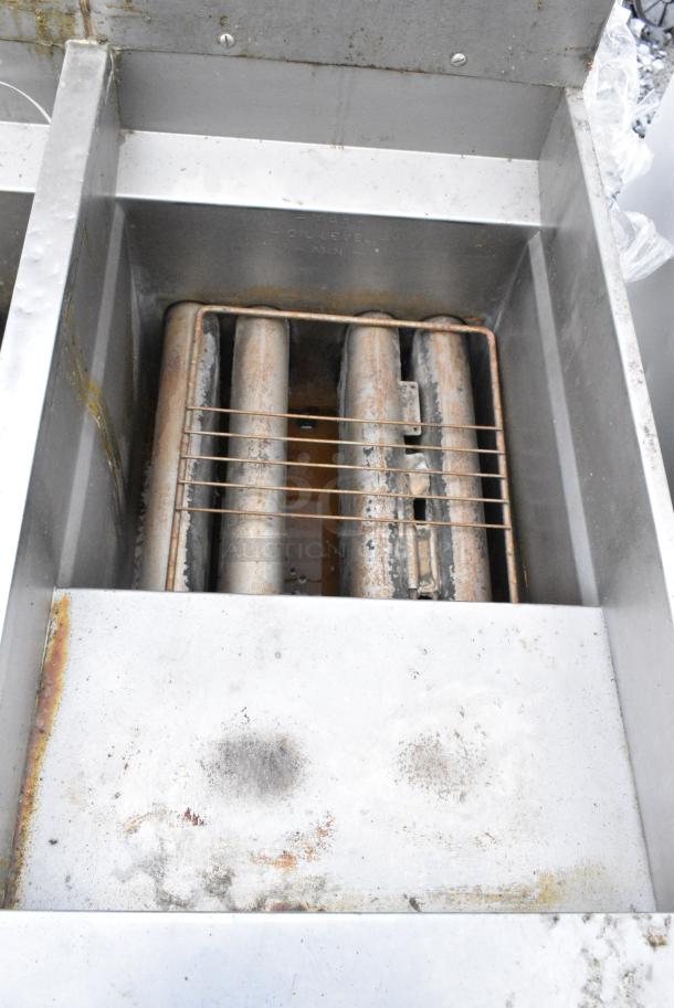 Pitco Frialator SG14R-S Stainless Steel Commercial Floor Style Natural Gas Powered 2 Bay Deep Fat Fryer. 122,000 BTU. - Image 5 of 10