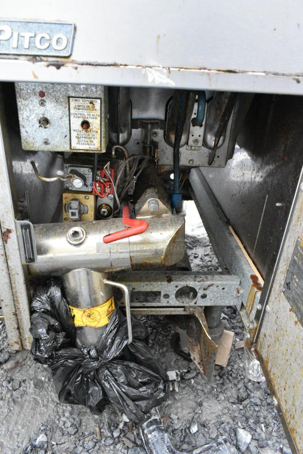 Pitco Frialator SG14R-S Stainless Steel Commercial Floor Style Natural Gas Powered 2 Bay Deep Fat Fryer. 122,000 BTU. - Image 7 of 10