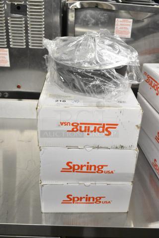 4 BRAND NEW SCRATCH AND DENT! Spring USA Motif Cook & Serve 8 Qt. Titanium Non-Stick Deep Oval Roaster with Cover 8270-8/38. 4 Times Your Bid!