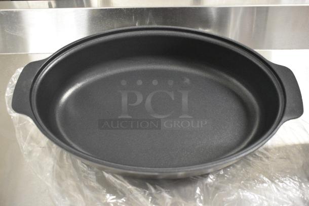 4 BRAND NEW SCRATCH AND DENT! Spring USA Motif Cook & Serve 8 Qt. Titanium Non-Stick Deep Oval Roaster with Cover 8270-8/38. 4 Times Your Bid! - Image 4 of 7