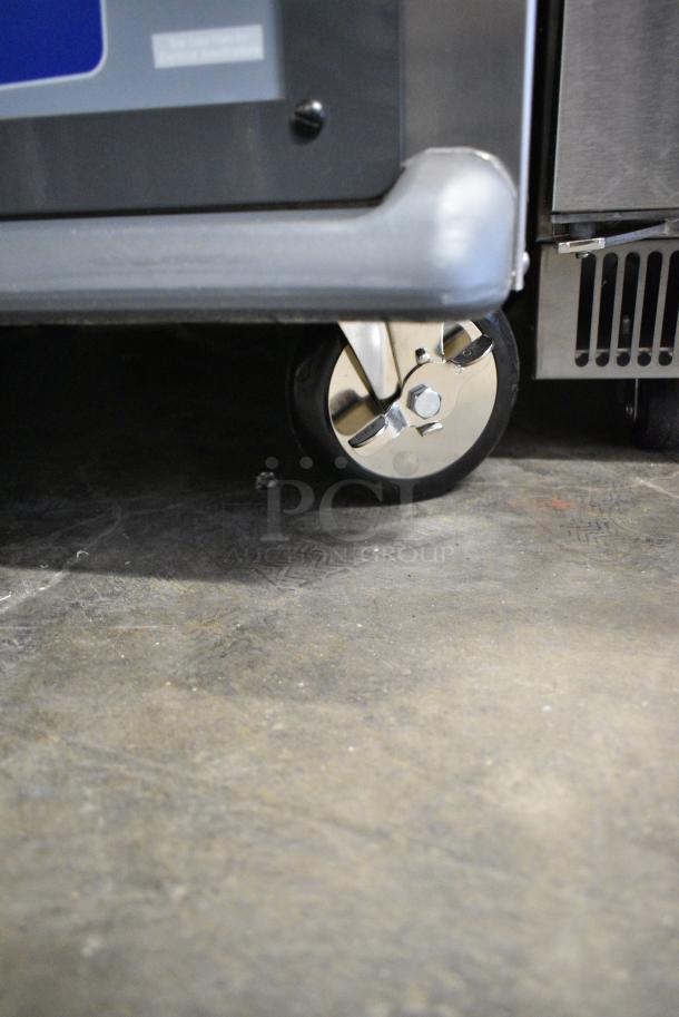 BRAND NEW SCRATCH AND DENT! 2024 Metro C5 Metal Commercial Single Door Reach In Heated Holding Cabinet on Commercial Casters. Tested and Working! - Image 3 of 6