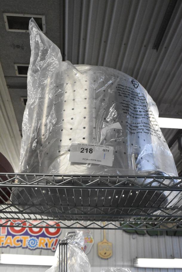 BRAND NEW SCRATCH AND DENT! 40748QTALUMT Choice 48 Qt. Tapered Aluminum Vegetable Colander with Handles - Image 2 of 4
