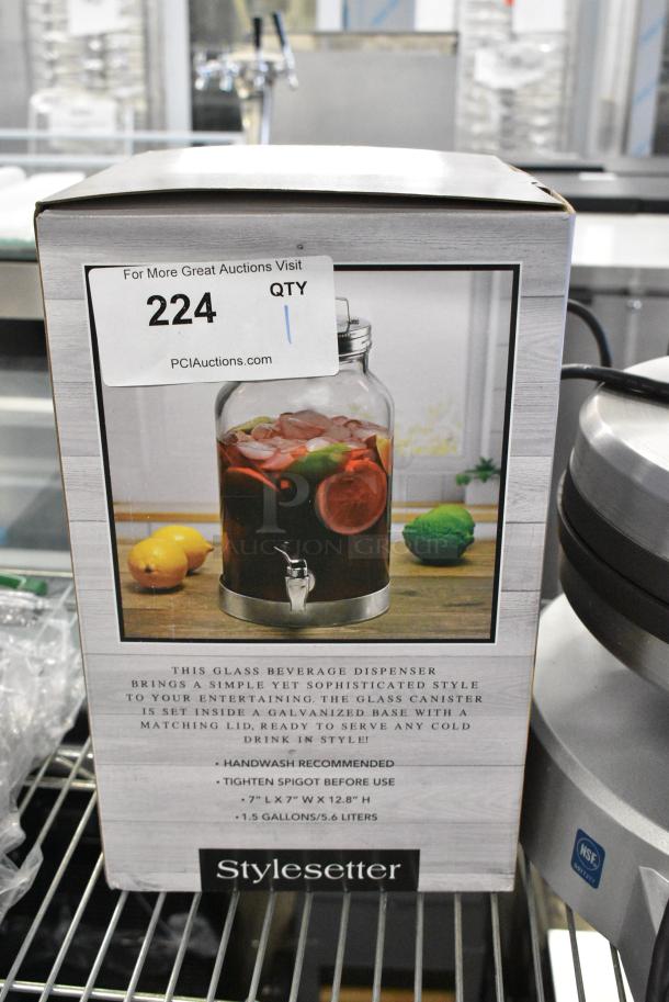 BRAND NEW SCRATCH AND DENT! Stylesetter Glass Beverage Dispenser - Image 1 of 2