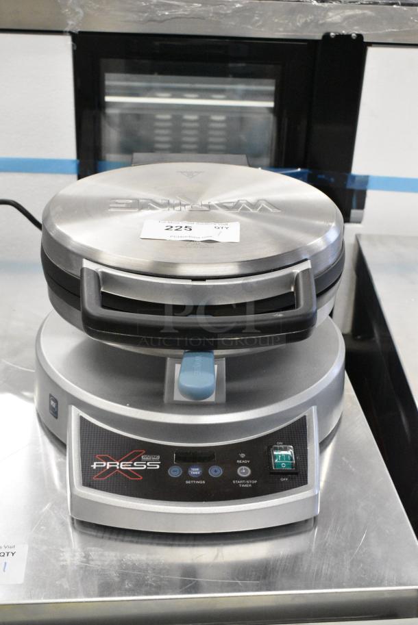 BRAND NEW SCRATCH AND DENT! Waring XPress WSC300 13 1/2" Dual-Surface Multipurpose Aluminum Non-Stick Electric Cooktop. 120 Volts, 1 Phase. Tested and Working! - Image 1 of 8