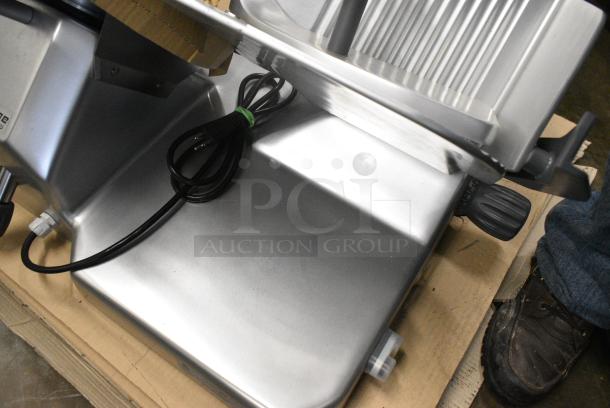 BRAND NEW SCRATCH AND DENT! Hobart Centerline EDGE14-11 Stainless Steel Commercial Countertop 14" Manual Meat Slicer w/ Blade Sharpener. 115 Volts, 1 Phase. Tested and Working! - Image 4 of 7